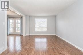 Cambridge apartment for rent - A room with wooden flooring and a window with blinds.