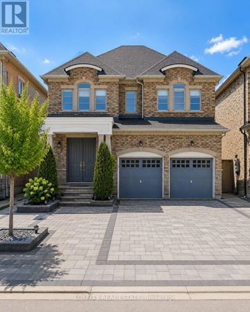 Richmond Hill (Oak Ridges) apartment for rent - A house with a stone facade and a large front yard.