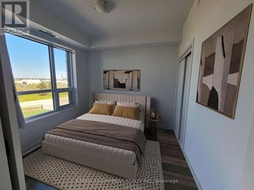 Lincoln (Lincoln Lake) condo for rent - A bedroom with a large bed and a painting on the wall.
