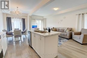 Niagara Falls (Morrison) townhouse for rent - A well-lit, spacious kitchen and living room with a dining area.