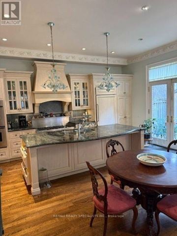 Toronto (Forest Hill South) apartment for rent - A kitchen with a table and chairs.