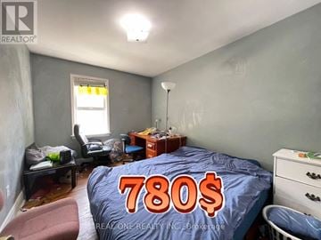 Hamilton (Ainslie Wood) apartment for rent - A bedroom with a bed covered in a 780$ bedsheet.