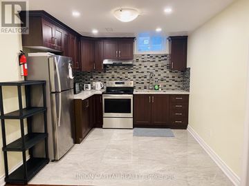 Oshawa (Taunton) apartment for rent - A kitchen with a refrigerator, oven, and sink.