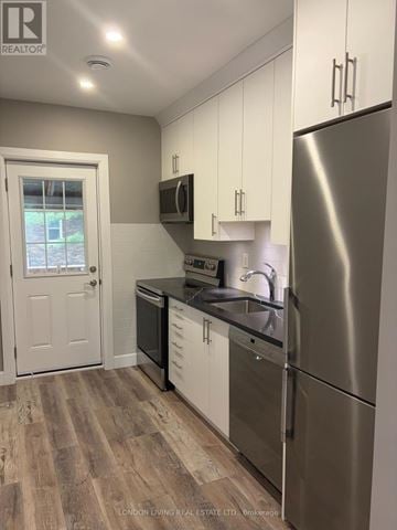 London South (South F) triplex for rent - A kitchen with a refrigerator, oven, and microwave.