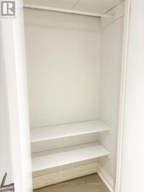 Toronto (Trinity-Bellwoods) apartment for rent - Empty white shelves in a room.