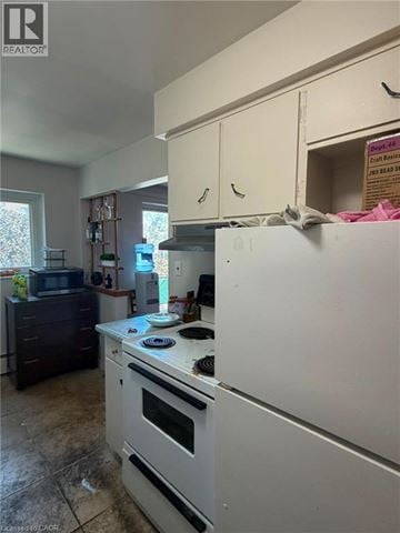 Waterloo apartment for rent - A kitchen with a white refrigerator and a white oven.