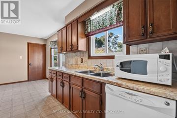 Niagara Falls (Arad/Fallsview) apartment for rent - A kitchen with brown cabinets and white appliances.