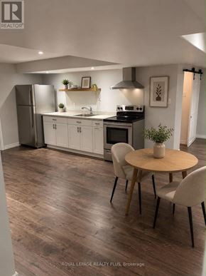 Hamilton (Stoney Creek) apartment for rent - A modern kitchen with a wooden table and chairs.