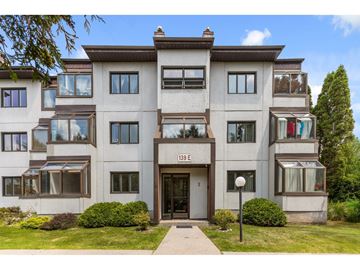 Gatineau (Gatineau) condo for rent - A building with the number 139 E on the front door.