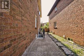 Vaughan (Maple) apartment for rent - ROOM A - 169 KILLIAN ROAD Room A