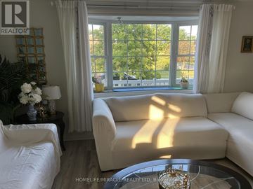 Toronto (Wexford-Maryvale) apartment for rent - 46 INNISWOOD ( UPPER LEVEL) DRIVE