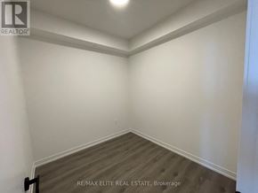 Vaughan (Vaughan Corporate Centre) condo for rent - A room with a wooden floor and white walls.