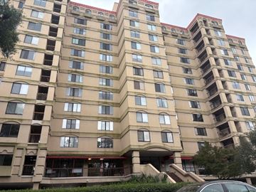 Columbia apartment for rent - A large beige building with many windows and balconies.