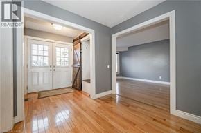 Cambridge apartment for rent - A room with wooden floors and a grey wall.