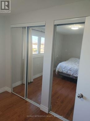 Oshawa (Lakeview) apartment for rent - A bedroom with a bed and a mirrored door.