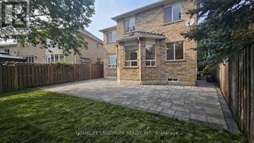Richmond Hill (Oak Ridges Lake Wilcox) apartment for rent - A house with a stone facade and a wooden fence.