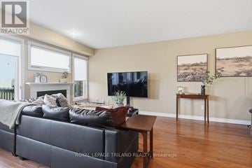 London North (North O) townhouse for rent - A living room with a black couch and a flat screen TV mounted on the wall.