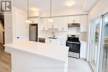 Barrie townhouse for rent - 46 MCAUSH STREET