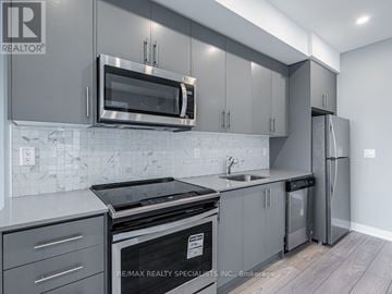 Mississauga (Erin Mills) townhouse for rent - A modern kitchen with a stainless steel refrigerator and microwave.