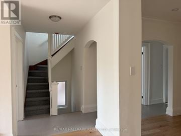 Toronto (North Riverdale) triplex for rent - UPPER - 553 BROADVIEW AVENUE Upper