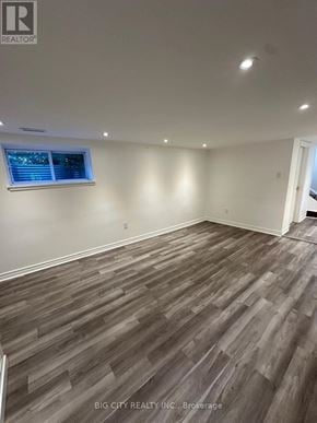 Richmond Hill (Mill Pond) apartment for rent - A room with wooden flooring and a window with blinds.