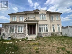 Richmond Hill (Oak Ridges) apartment for rent - A large, two-story house with a stone facade and a large front porch.