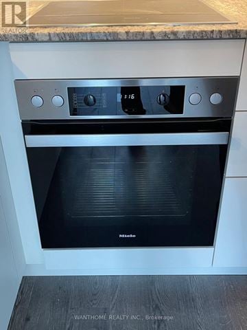 Toronto (Banbury-Don Mills) condo for rent - A modern, clean, and well-lit kitchen with a built-in oven.
