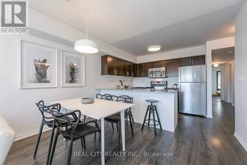Toronto (Willowridge-Martingrove-Richview) townhouse for rent - A modern kitchen with a dining table and chairs.