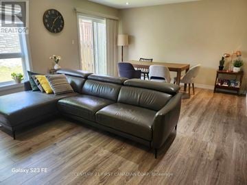 London South (South B) townhouse for rent - A living room with a leather sofa and a wooden table.