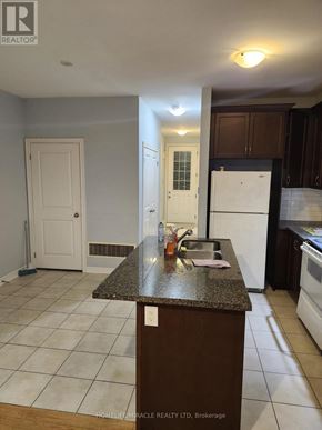Brampton (Brampton West) townhouse for rent - 12 PEARMAN CRESCENT