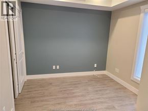 Windsor townhouse for rent - A room with a grey wall and wooden flooring.