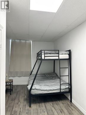 Cobourg condo for rent - A bedroom with a bunk bed and a small table.