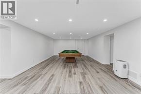Windsor apartment for rent - A room with a green cushion on a wooden bench.