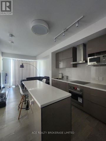 Markham (Unionville) townhouse for rent - A modern kitchen with a white countertop and stainless steel appliances.