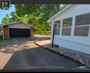 Petawawa apartment for rent - A house with a garage is for sale in Brokerage.