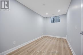 Toronto (Tam O'shanter-Sullivan) apartment for rent - A spacious room with wooden flooring and white walls.