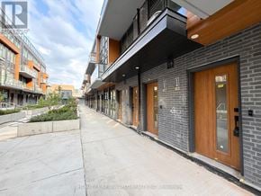 Toronto (Parkwoods-Donalda) townhouse for rent - A street view of a residential area with buildings on either side.