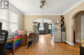 Thorold (Thorold Downtown) apartment for rent - A room with a desk and a chair in it.