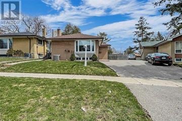 Toronto (Woburn) apartment for rent - 5 MID PINES ROAD