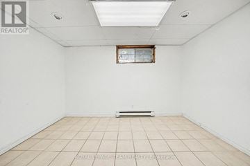 Ottawa apartment for rent - A white room with a window and a skylight.