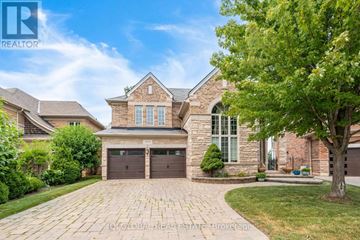 Oakville (Jc Joshua Creek) apartment for rent - A large house with a driveway in front of it.