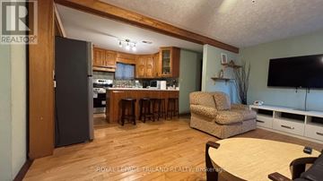 Central Elgin (Port Stanley) apartment for rent - A kitchen with a refrigerator, microwave, and oven.