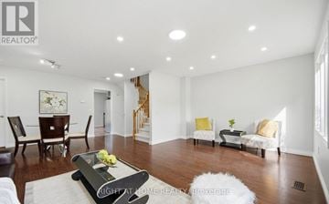 Oakville (Ro River Oaks) townhouse for rent - A living room with a white sofa set and a coffee table.