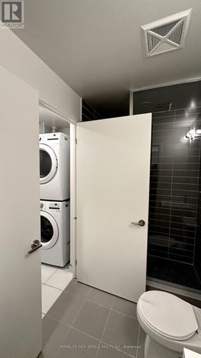 Markham (Unionville) condo for rent - A small bathroom with a toilet, a washing machine and a shower.