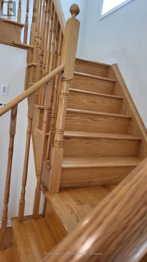 Haldimand townhouse for rent - A wooden staircase with a banister.