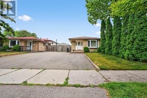 Mississauga (Clarkson) apartment for rent - A residential area with houses and a clear sky.