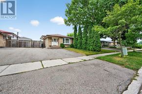 Mississauga (Clarkson) apartment for rent - A residential area with houses and trees.