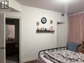 Markham (Unionville) condo for rent - A bedroom with a bed, a dresser, and a mirror.
