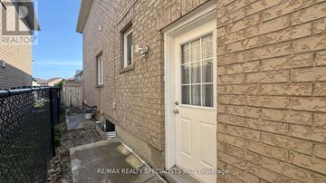 Brampton (Fletcher's Creek South) apartment for rent - A house with a white door and a brick wall.
