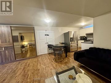 Richmond Hill (Westbrook) apartment for rent - A modern kitchen with a dining table and chairs in the foreground.